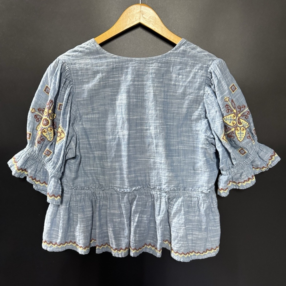 FREE PEOPLE Tallulah Womens Chambray Top Medium Blue Embroidered Ruffle Hem Boho - Picture 2 of 6